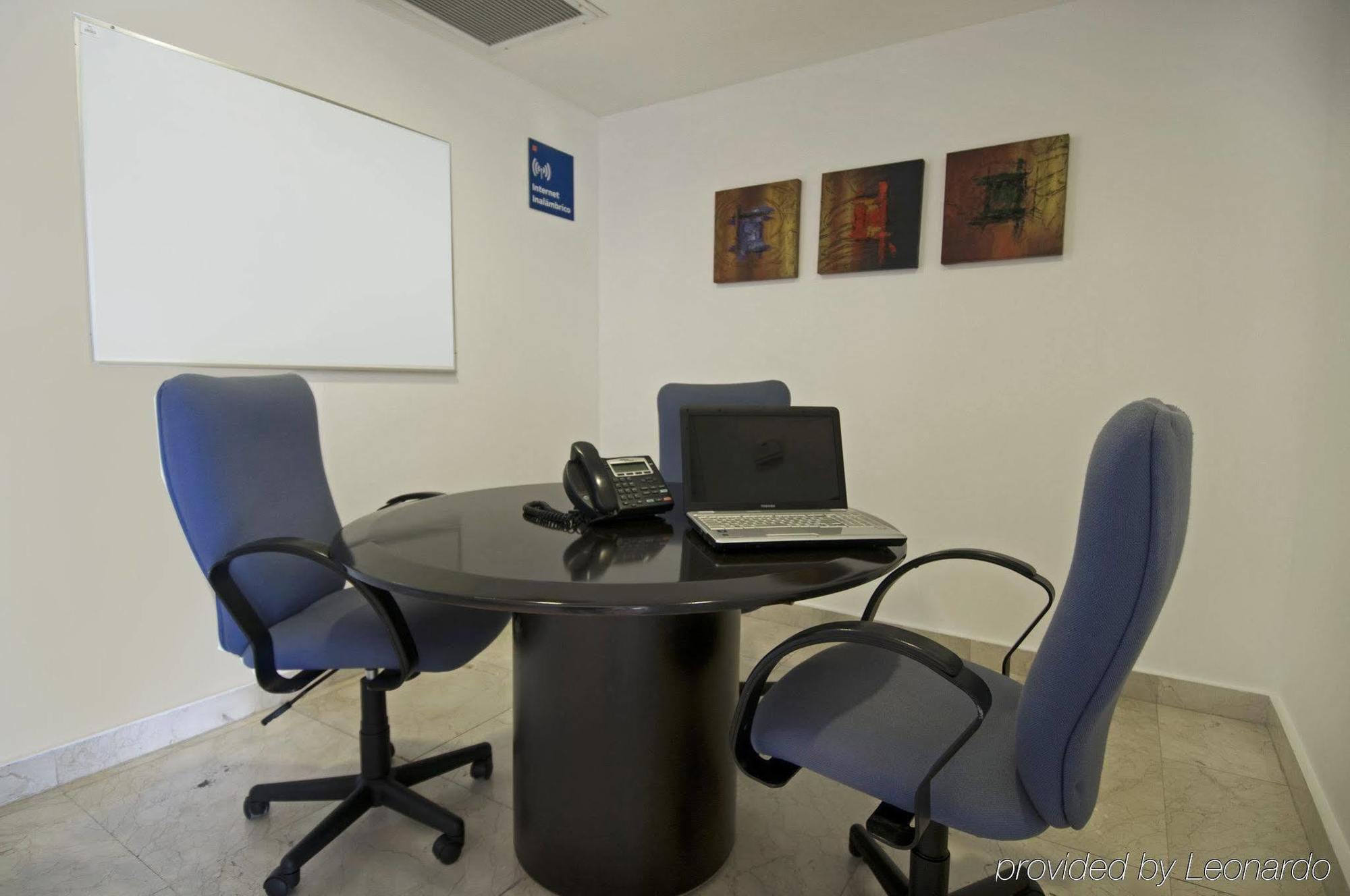 One Toluca Aeropuerto Hotel Съоръжения снимка