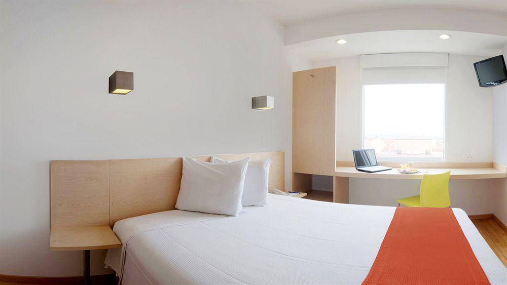 One Toluca Aeropuerto Hotel Екстериор снимка